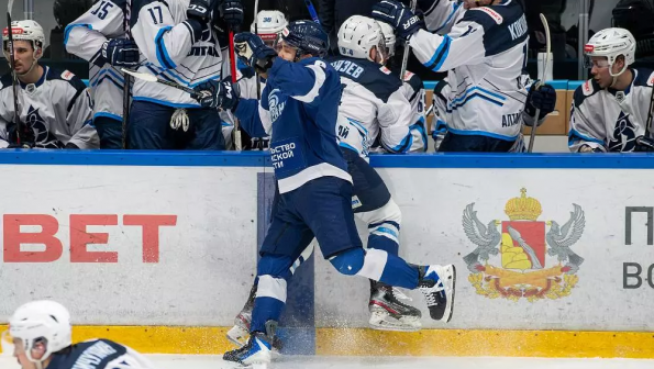 ХК «Динамо-Алтай» на выезде проиграл 1:4 воронежскому «Бурану»