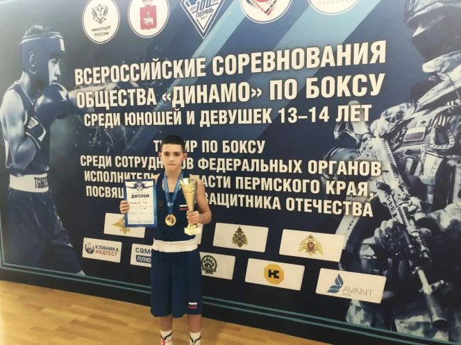 Победитель всероссийских соревнований Егор Кандауров. Фото: "Алтайский ринг"