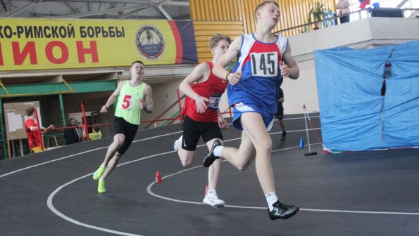 До свидания, манеж! Легкоатлеты региона провели последние краевые соревнования в зимнем сезоне