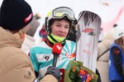 Татьяна Зубакина из Кемеровской области и красноярец Илья Хуртин - победители юниорского первенства России в Белокурихе в параллельном слаломе-гиганте