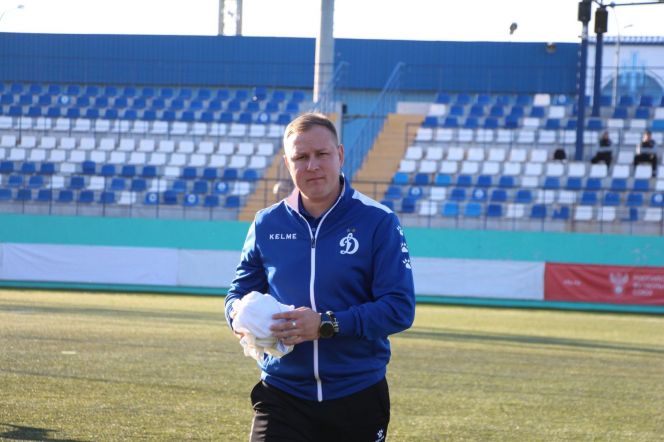 Наша команда завоевала путёвку в финал Кубка РФС под руководством тренера Максима Цвыка. Фото: "Барнаул — Академия «Динамо» имени Л.И. Яшина"