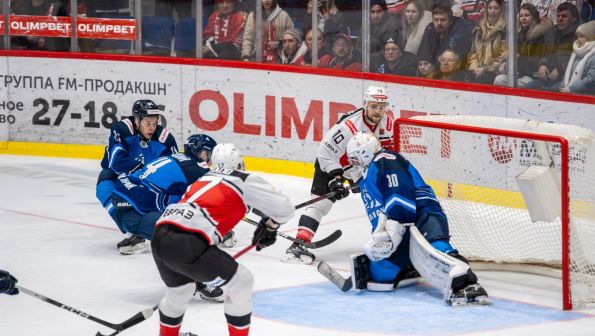 ХК «Динамо-Алтай» проиграл дома новокузнецкому «Металлургу» со счётом 1:3