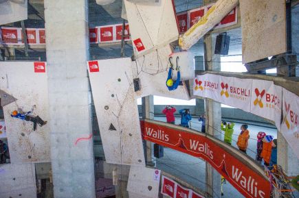 Алтайский ледолаз Дмитрий Гребенников занял девятое место на первом этапе Кубка мира в Швейцарии.