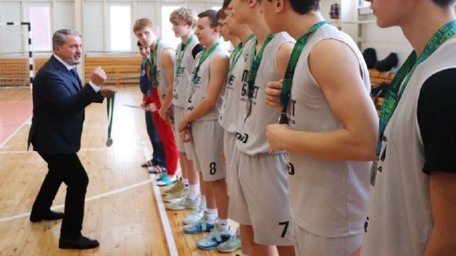 Фото Вадима Вязанцева / На церемонии награждения окружного финала школьной лиги "Локобаскет"