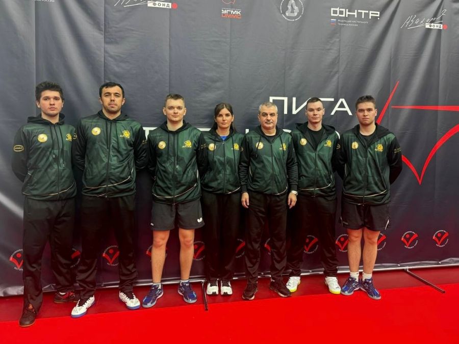 КНТ "Алтай: Георгий Шефер, Садъи Исмаилов,  Антон Котов, Ирина Скачкова,  Степан Багиян, Никита Мошков и Алексей Перфильев. Фото: Федерация настольного тенниса Алтайского края