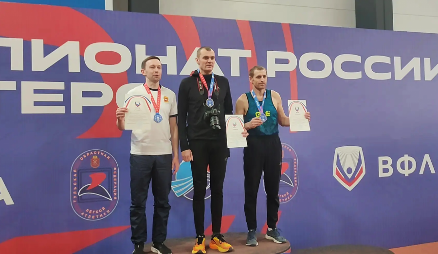 Алексей Семенов (справа) - бронзовый призёр в тройном прыжке. Фото предоставлено участниками соревнований