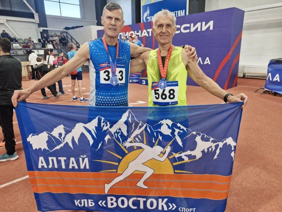 Игорь Озюменко (слева) с одноклубником Александром Школьниковым. Фото предоставлено участниками соревнований