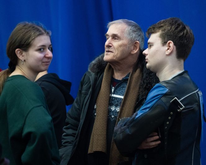 Алексей Бобровский (справа) с тренером Игорем Владимировичем Каменским и землячкой Софьей Легаевой, участницей соревнований юниорок. Фото: Стрелковый союз России