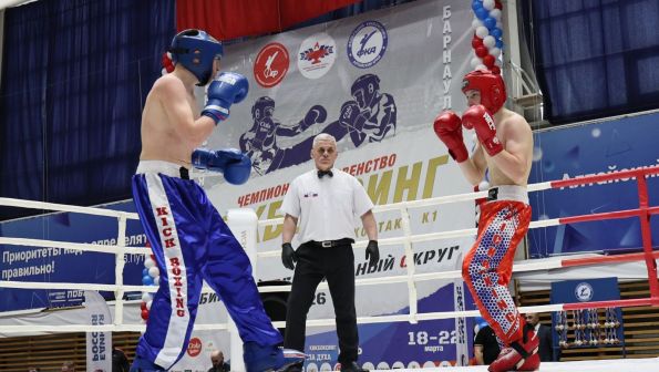 Не отступать и не сдаваться! В Барнауле стартовали чемпионат и первенство Сибири в ринговых дисциплинах (фото)