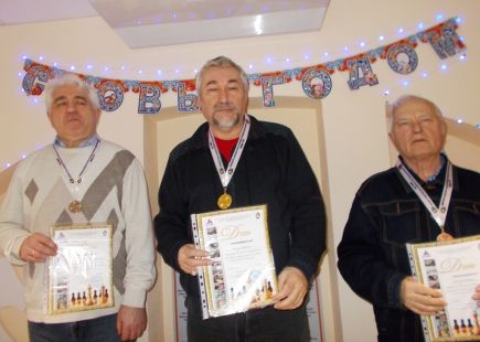 Мастер ФИДЕ Виктор Гемпель выиграл первенство края по рапиду среди ветеранов. 