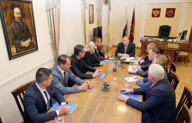 Делегация Международной федерации каноэ обсудила с губернатором края Александром Карлиным перспективы использования гребного канала в Барнауле