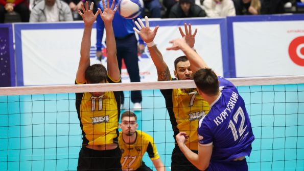 Барнаульский «Университет» на выезде в трёх партиях обыграл «Динскую-РЦСП» из Краснодарского края