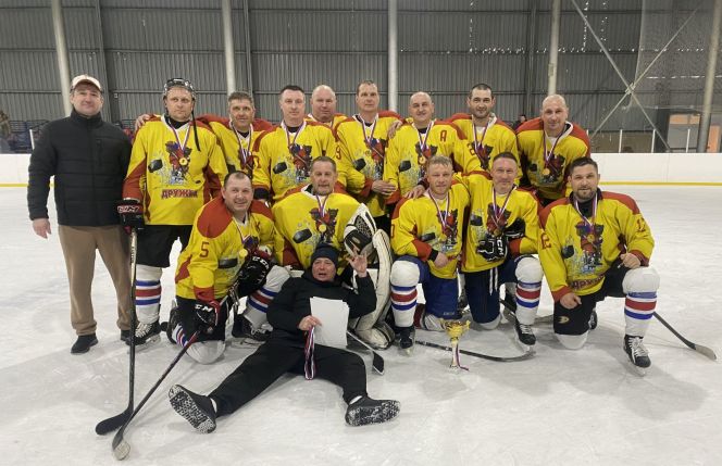 Команда "Дружба" - победитель соревнований. Фото участников турнира