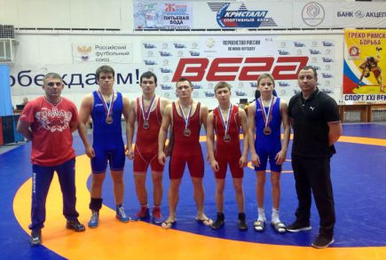 Пятеро алтайских борцов стали призёрами первенства СФО.