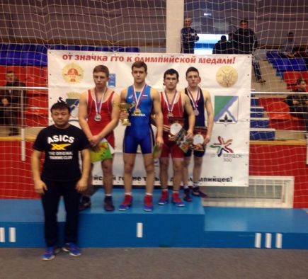 Пятеро алтайских борцов стали призёрами первенства СФО.