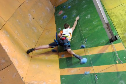 Алтайские скалолазы завоевали пять наград на домашнем первенстве СФО.