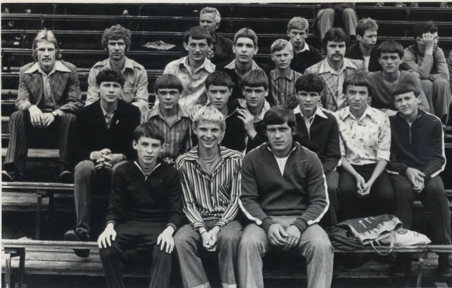 1977 год. Рубцовчане прибыли в Барнаул на "Кожаный мяч". Фото из архивов Валерия Лямкина и Бориса Романюка