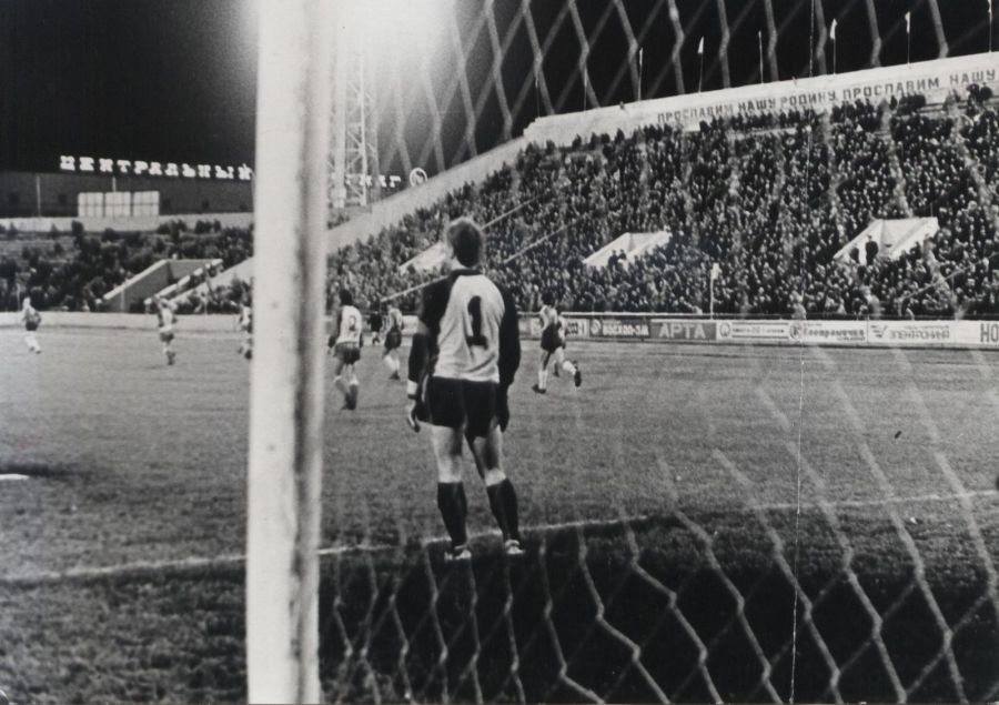 Кемеровский стадион "Химик" при аншлаге. Фото из архивов Валерия Лямкина и Бориса Романюка