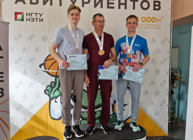 Призёры соревнований на дистанции 400 метров. В центре рекордсмен России Вячеслав Дадыкин. Фото: КЛБ "Восток Спорт"