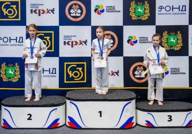 Пьедестал «Юных героев». На турнире по каратэ WKF в Томске бийчане завоевали шесть медалей