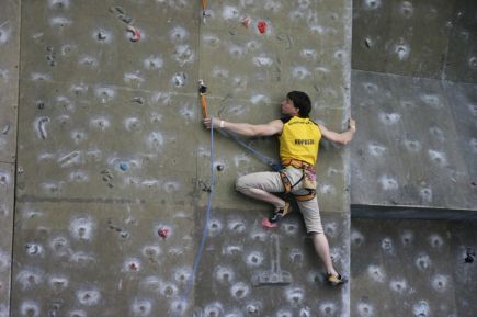 Анна Борзова – победитель чемпионата Сибирского федерального округа по скалолазанию на скорость (фото).