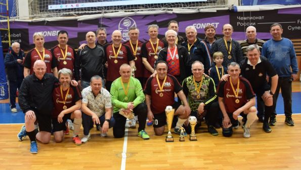 Барнаул сохранил за собой главный приз ветеранского турнира памяти Игоря Пышнограя 