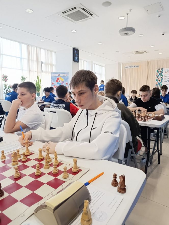 Дмитрий Черепанов за шахматной доской. Фото предоставлено СШОР №3 (Барнаул)  