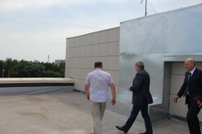 Полномочный представитель Президента РФ в Сибирском федеральном округе Виктор Толоконский посетил СДЮШОР Смертина. 