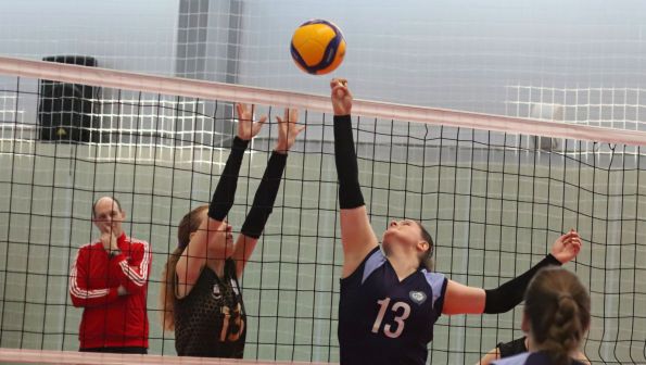 Победителями соревнований краевой универсиады по волейболу стали команды АлтГТУ у мужчин и АлтГУ – у женщин (фото)