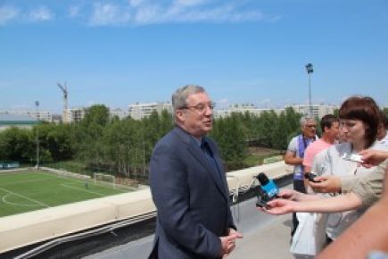 Полномочный представитель Президента РФ в Сибирском федеральном округе Виктор Толоконский посетил СДЮШОР Смертина. 