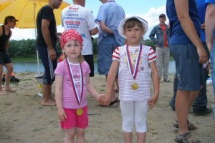 В Барнауле состоялись соревнования по ловле рыбы поплавочной удочкой среди госслужащих Алтая.