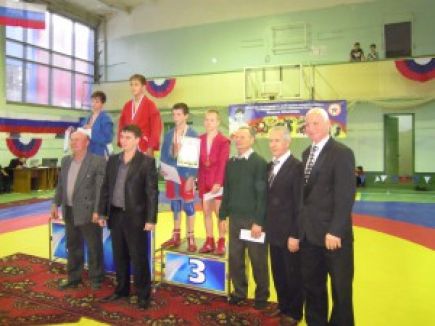 В Бийске прошёл межрегиональный юношеский турнир по самбо памяти Руслана Абдулаева.