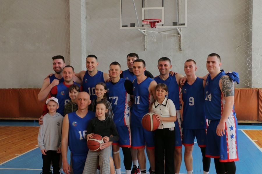 Одну из первых путёвок на финал сельской олимпиады "Благовещенка-2026" завоевала мужская баскетбольная сборная Бийского района. Фото: Мария Щербакова