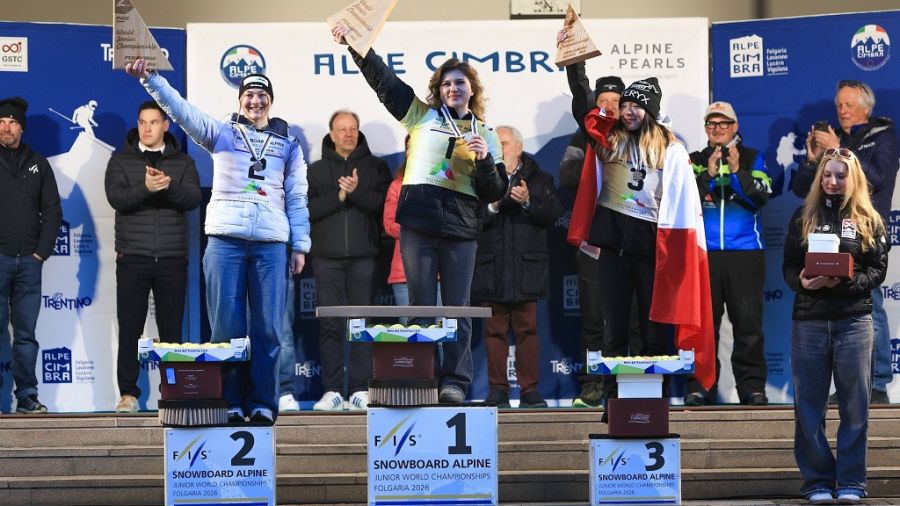 Фото: Teresa Frisinghelli/Pegasomedia / Мария Травиничева на первой ступени пьедестала