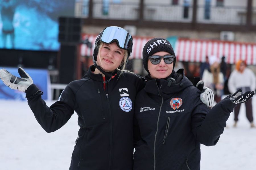 Мария Травиничева с тренером Александрой Макаренко. Фото: Александр Чёрный/ Алтайский спорт"