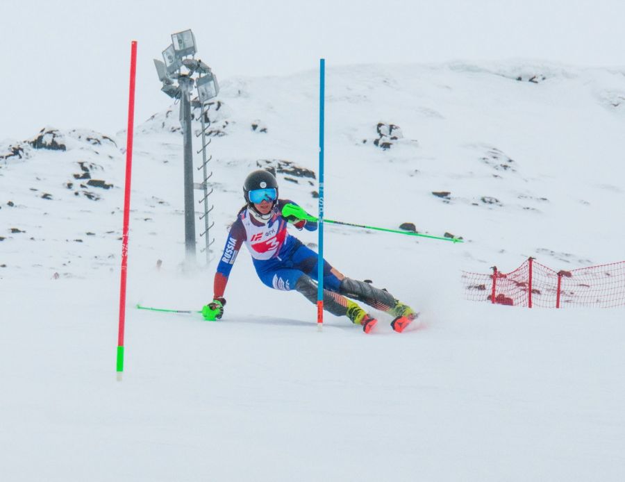На трассе слалома Анна Нагайцева. Фото: Кировская СШОР по горнолыжному спорту