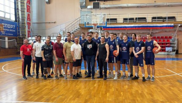 В краевой столице состоялся товарищеский матч между БК "Барнаул" и командой ветеранов СВО