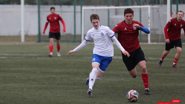 Мы с вами где-то встречались. В финале XXV турнира памяти Василия Фомичёва вновь сыграют «Полимер» и «КДВ-2»