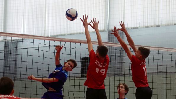 Задача-минимум выполнена. Волейболисты Алтайского края – серебряные призёры полуфинала всероссийских соревнований среди юношей до 14 лет (фото)