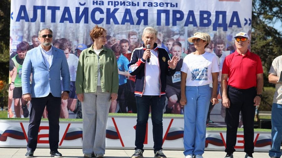 Михаил Панфилов, Татьяна Ильюченко, Генри Роор, Наталья Томас и Петр Кобзаренко. Фото: Олег Богданов