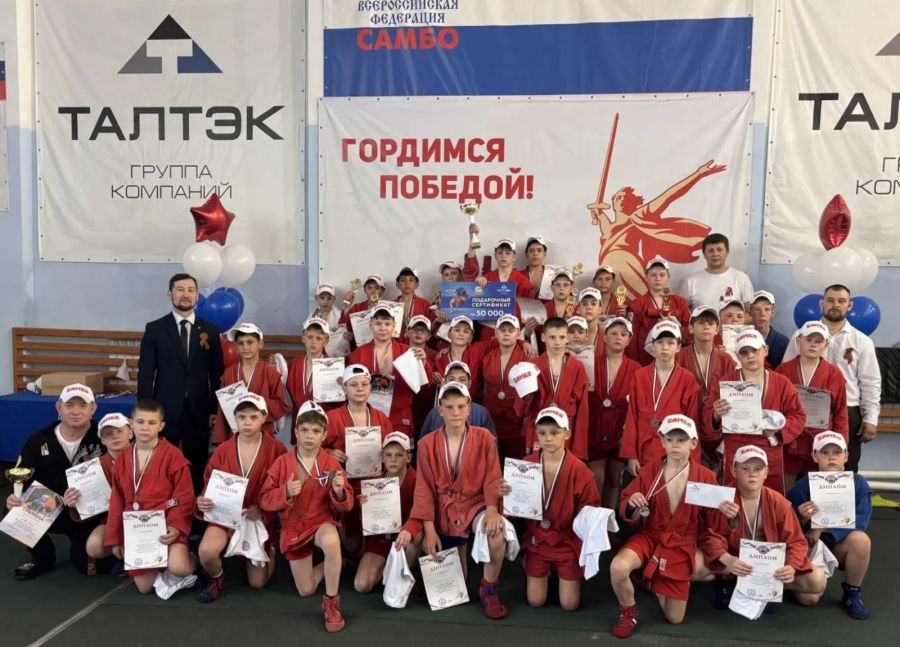Традиционный командный турнир, посвящённый Дню Победы, выиграли самбисты Краевой СШОР (фото)