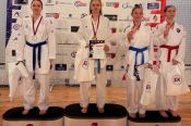 На окружном чемпионате по каратэ WKF в Кемерово алтайские спортсмены завоевали три медали. Дарья Бронникова получила право выступить на чемпионате России