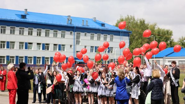 И перевёрнут календарь... В Алтайском училище олимпийского резерва прозвенел «Последний звонок»