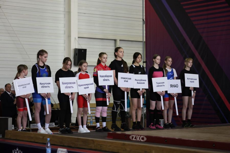 В турнире "Железная игра-2026" приняли участи команды 10 регионов России. Фото: Александр Чёрный/"Алтайский спорт"