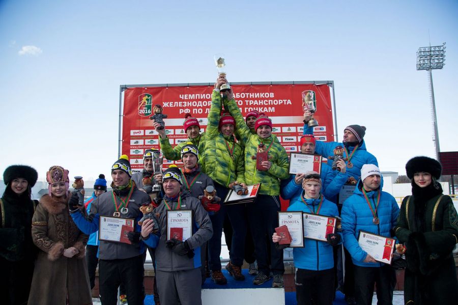 Чемпионат работников железнодорожного транспорта по лыжным гонкам. Команда ЗапСиба - победитель мужской эстафеты. Уфа, 2016 год. Фото из альбома спортсмена 