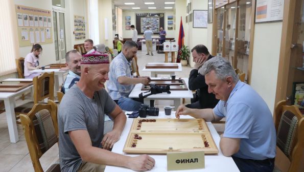 В Барнауле прошел IV Кубок журналистов Алтайского края по нардам (фото)