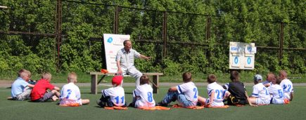 В День защиты детей команда СДЮШОР Алексея Смертина «Алтай-2003» выиграла Кубок Бориса Брыкина (фото).