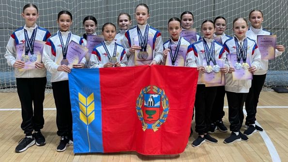 Сибирский полёт. 13 медалей привезли спортсменки Алтайского края с окружного первенства в Кемерово