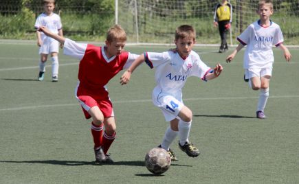 В День защиты детей команда СДЮШОР Алексея Смертина «Алтай-2003» выиграла Кубок Бориса Брыкина (фото).