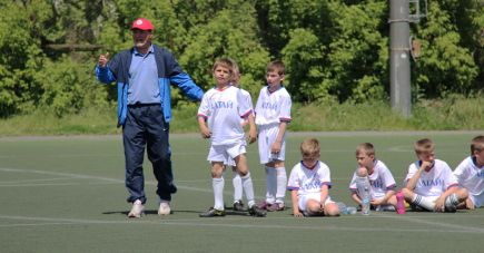 В День защиты детей команда СДЮШОР Алексея Смертина «Алтай-2003» выиграла Кубок Бориса Брыкина (фото).